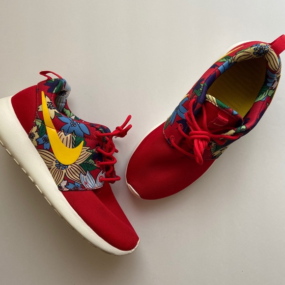 Nike Roshes - Picture 2 of 6